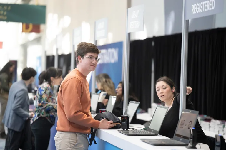 Attendees registering 